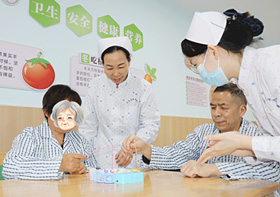 别让孝心压垮你！护理院为两代人松绑